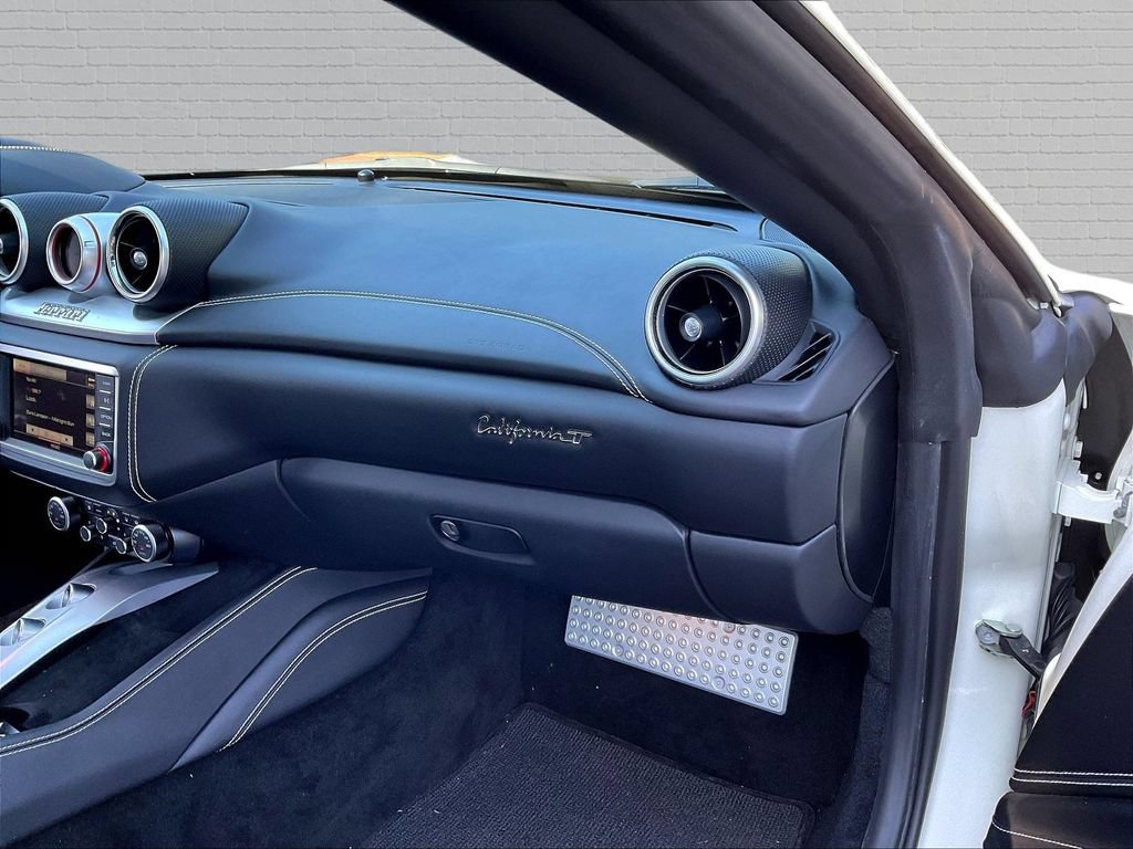 Used 2016 Ferrari California T RWD image 19