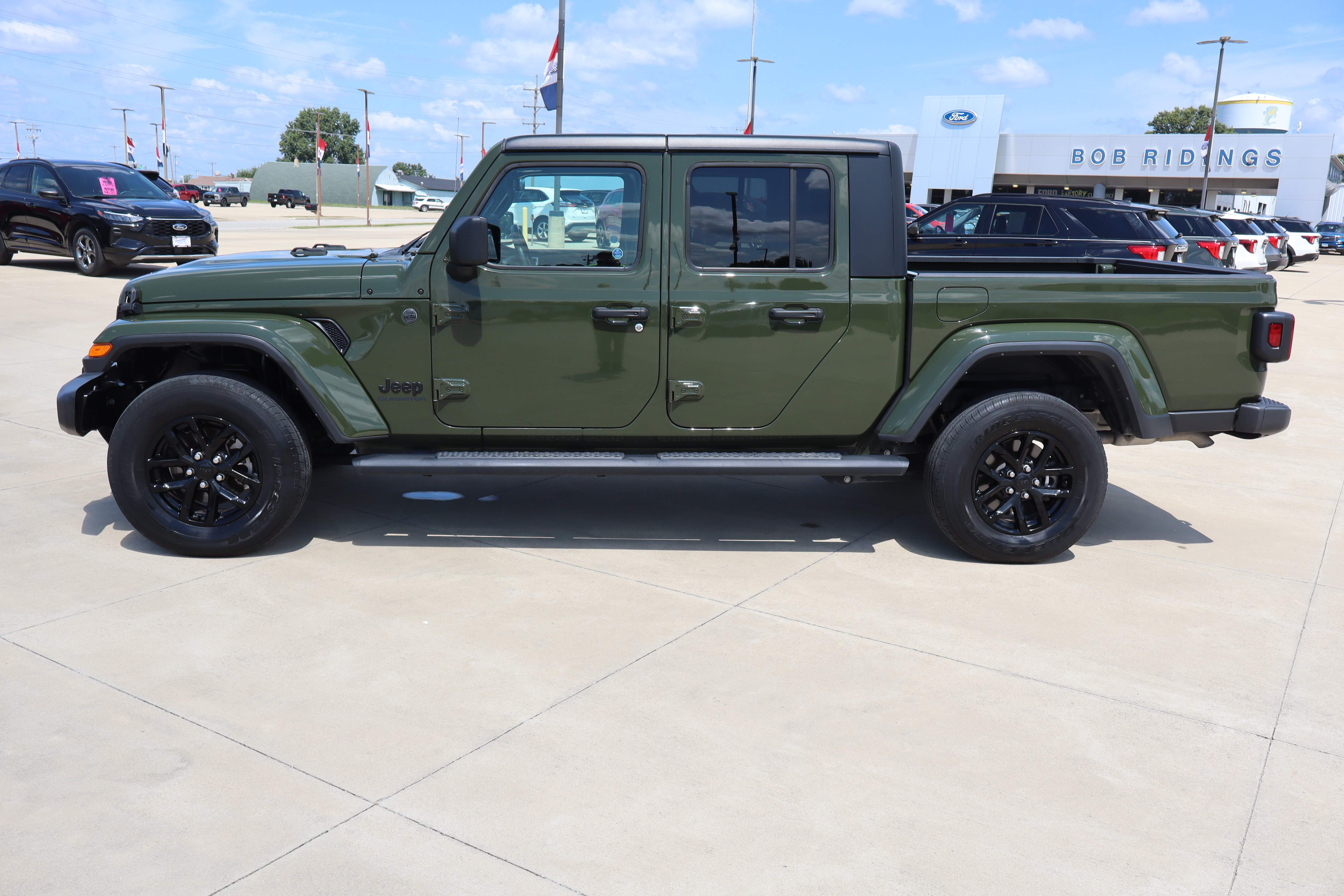 Used 2022 Jeep Gladiator Sport AWD/4WD image 8