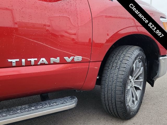 Used 2018 Nissan Titan SL image 16