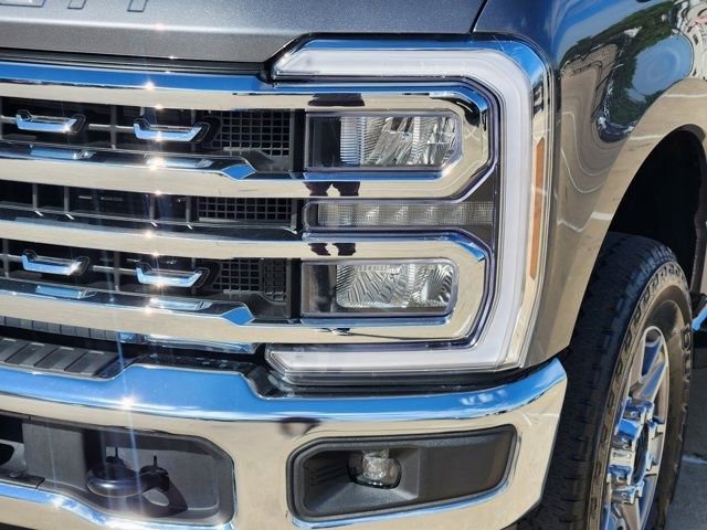 Used 2025 Ford F250 Lariat w/ FX4 Off-Road Package image 17