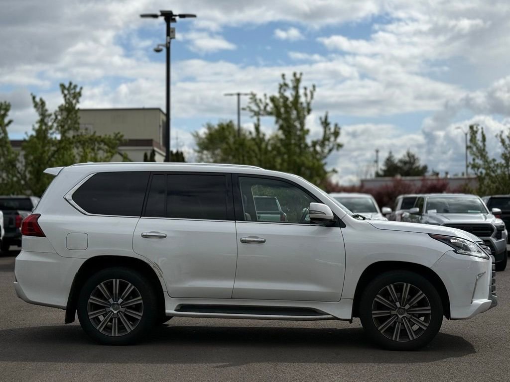 Used 2016 Lexus LX 570 4WD w/ Luxury Package image 6