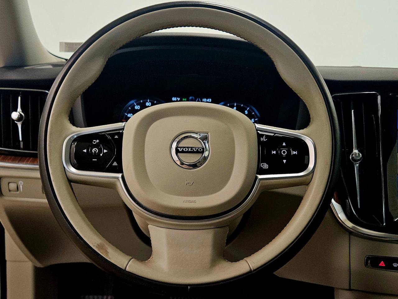 Used 2021 Volvo S60 T5 Momentum w/ Climate Package image 17