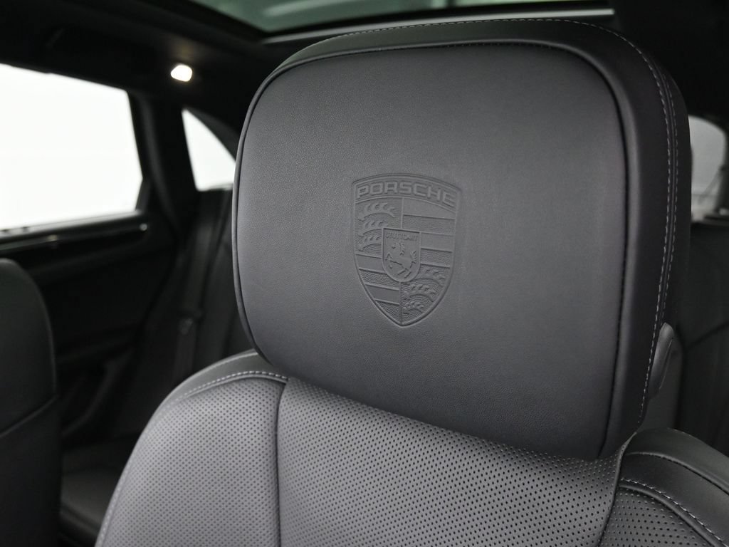 Certified 2025 Porsche Macan Turbo AWD/4WD image 11