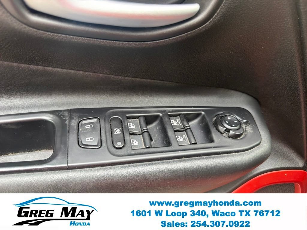 Used 2019 Jeep Renegade Trailhawk AWD/4WD image 12