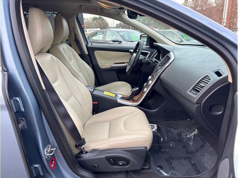 Used 2017 Volvo XC60 T5 Inscription w/ Preferred Option Package image 13