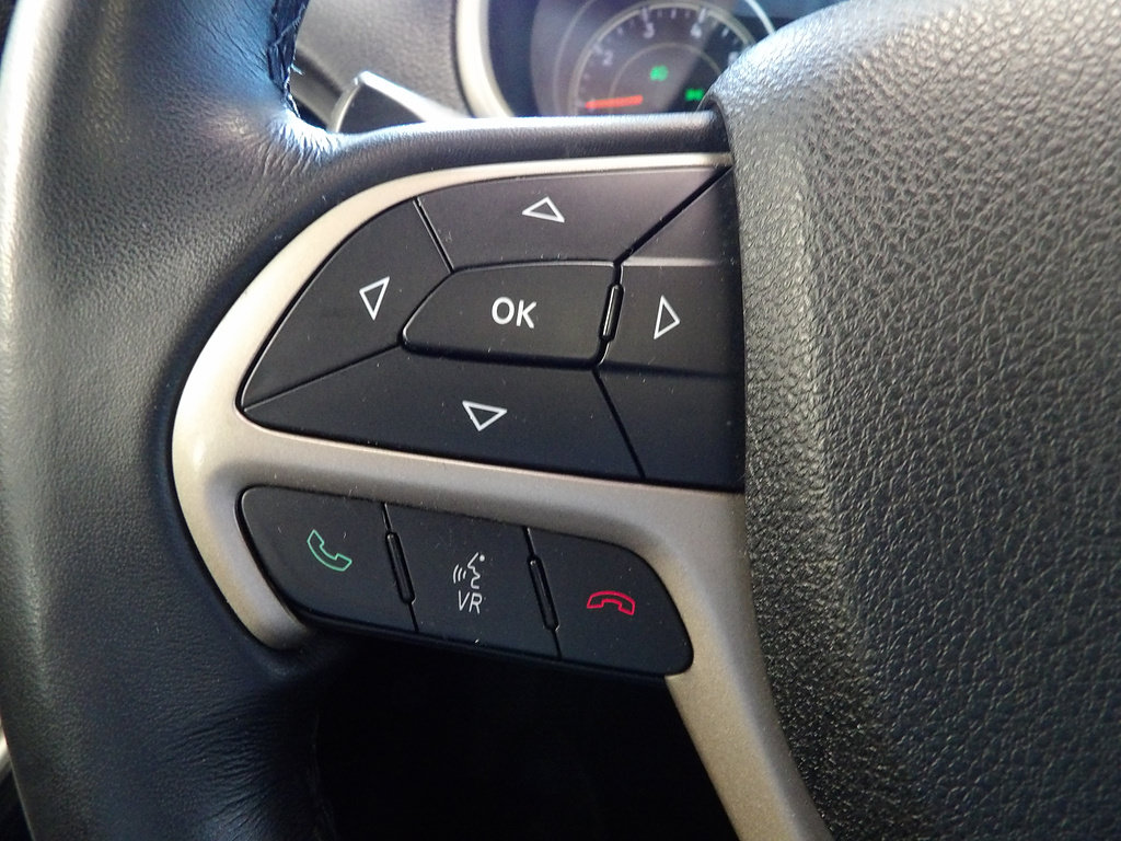 Used 2015 Jeep Cherokee Latitude w/ Comfort/Convenience Group AWD/4WD image 29