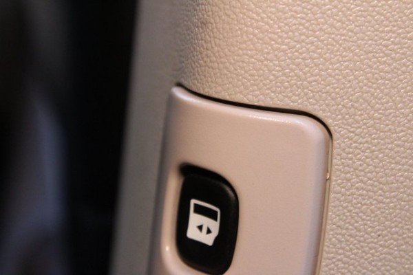 Used 2016 Chrysler Town & Country Touring image 14