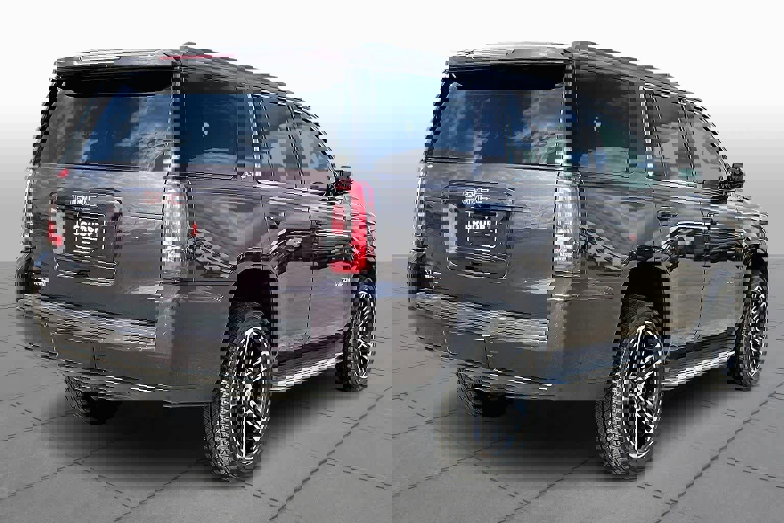 Used 2015 GMC Yukon SLT w/ Open Road Package image 12