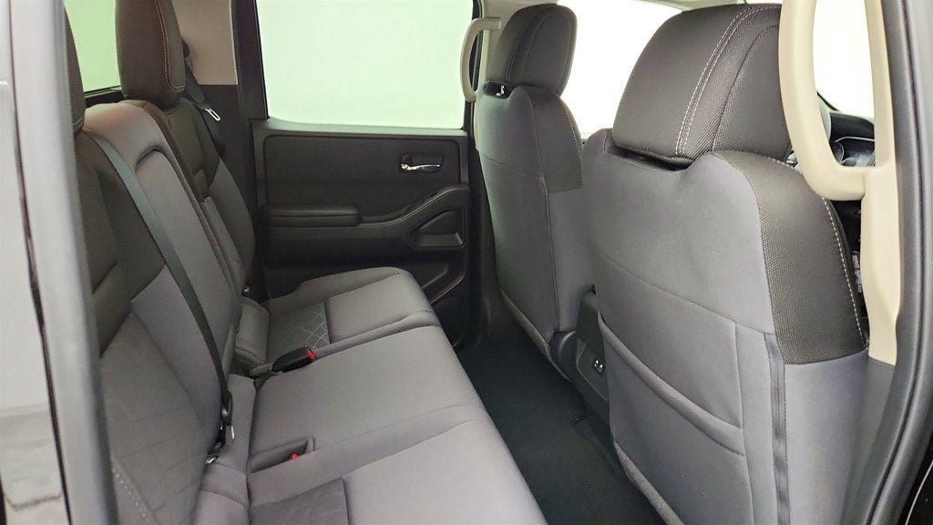 Used 2025 Nissan Frontier SV image 22