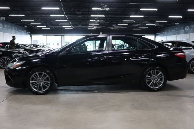 Used 2015 Toyota Camry SE FWD image 2