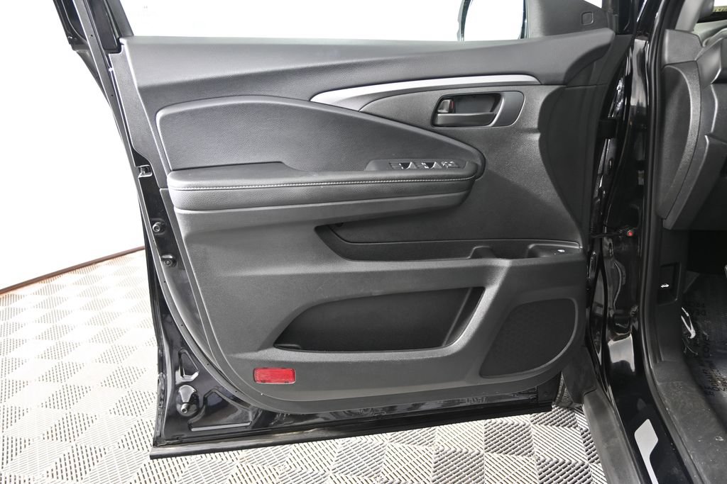 Used 2025 Honda Ridgeline Sport image 18