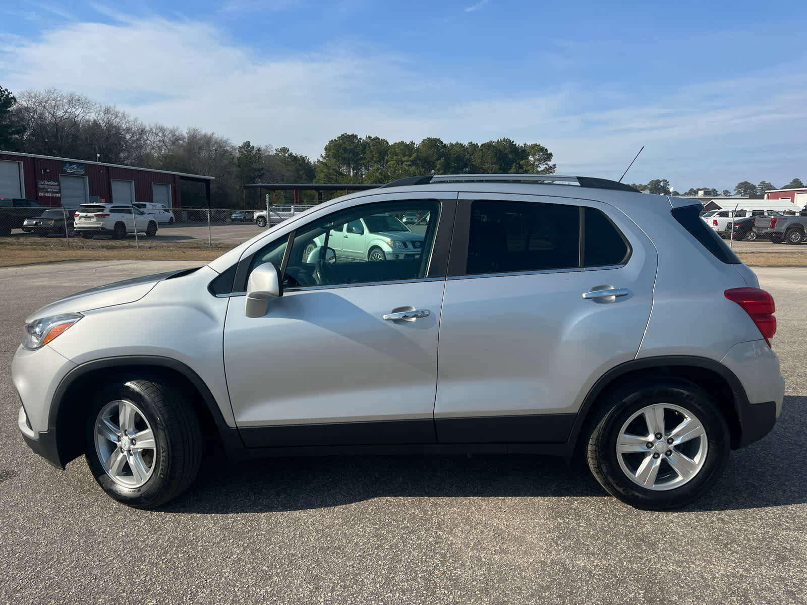 Used 2019 Chevrolet Trax LT w/ LT Convenience Package image 4