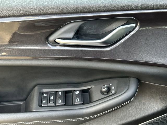 Used 2023 Jeep Grand Cherokee Altitude image 16