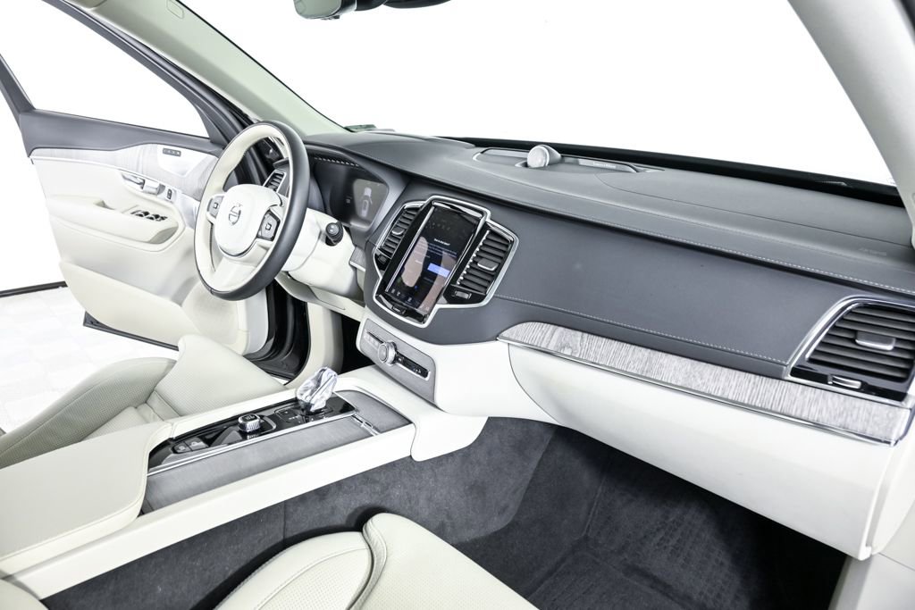 Certified 2024 Volvo XC90 B6 Ultimate w/ Protection Package image 26