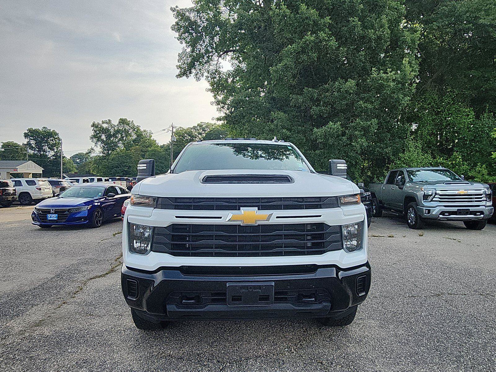 Used 2024 Chevrolet Silverado 2500 Custom w/ Custom Value Package AWD/4WD image 8