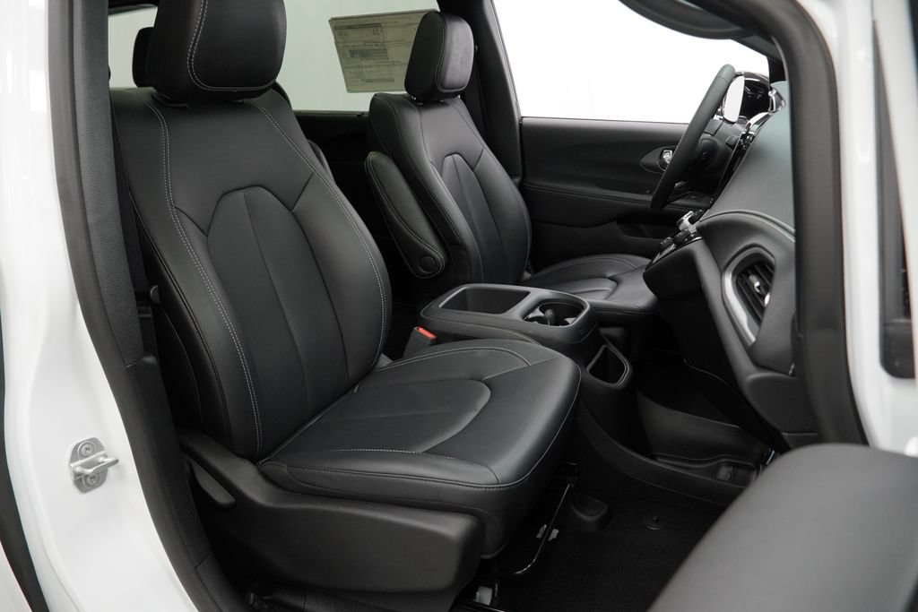 Certified 2025 Chrysler Pacifica Select AWD/4WD image 43