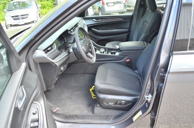 New 2025 Jeep Grand Cherokee L Laredo w/ Luxury Tech Group I image 17