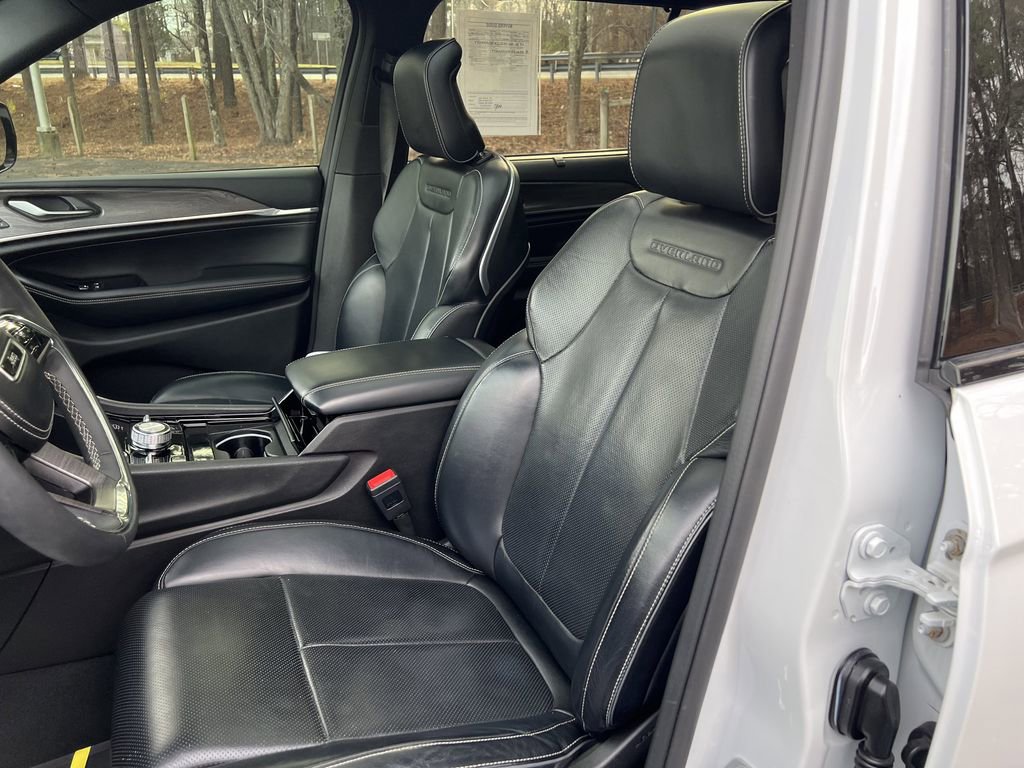 Certified 2023 Jeep Grand Cherokee L Overland w/ Luxury Tech Group IV AWD/4WD image 16