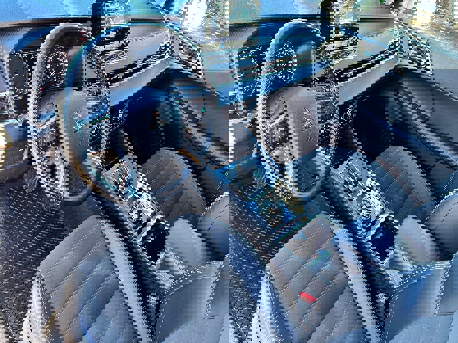 Used 2024 Mitsubishi Outlander SE image 18