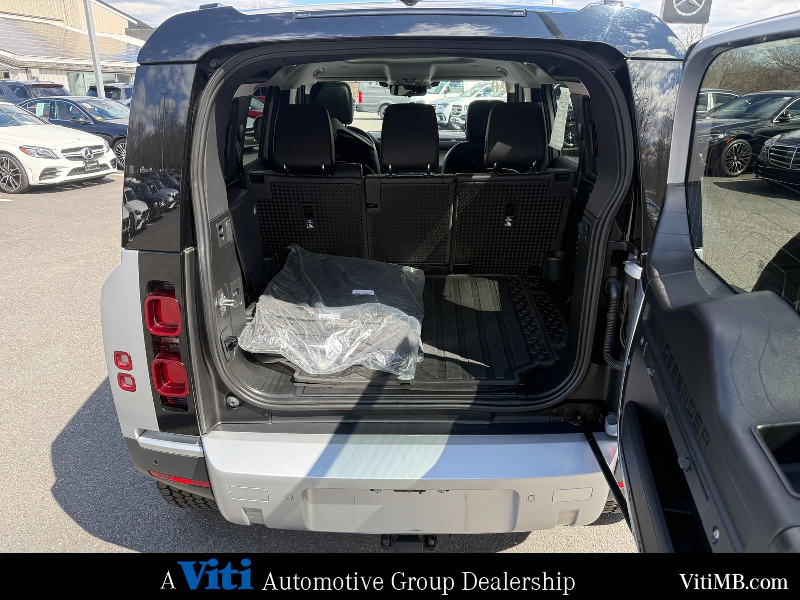 Used 2020 Land Rover Defender 110 First Edition AWD/4WD image 24