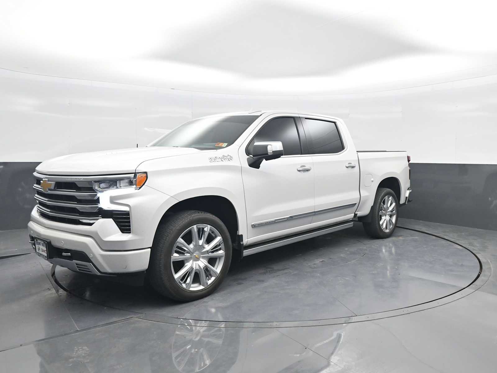 Used 2024 Chevrolet Silverado 1500 High Country w/ High Country Premium Package AWD/4WD image 4