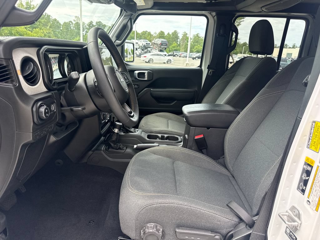 Used 2024 Jeep Gladiator Sport AWD/4WD image 12
