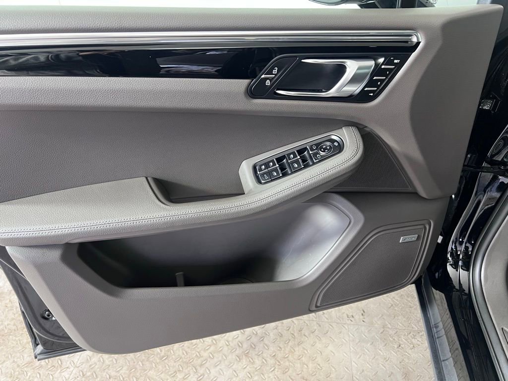 Certified 2025 Porsche Macan image 29