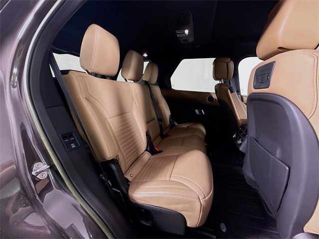 Used 2023 Land Rover Discovery Metropolitan Edition image 29
