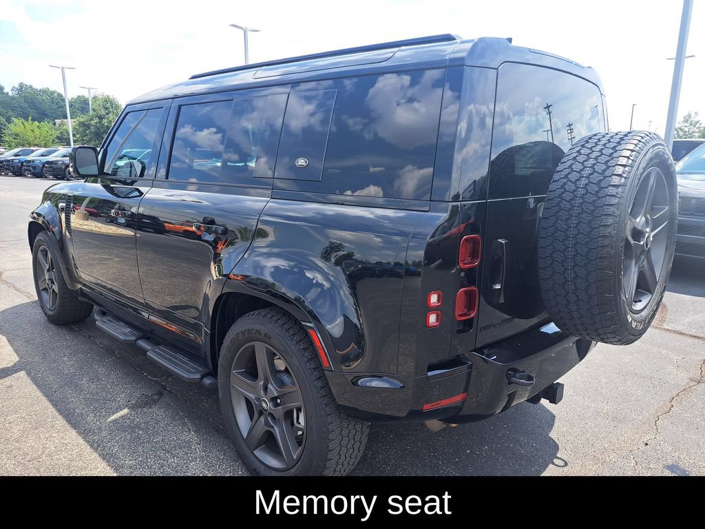Used 2024 Land Rover Defender 110 X-Dynamic SE AWD/4WD image 5