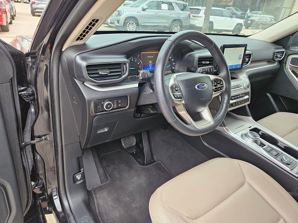 Used 2024 Ford Explorer XLT w/ Equipment Group 202A image 13