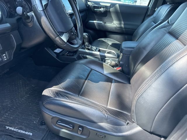 Used 2020 Toyota Tacoma TRD Off-Road w/ TRD Premium Off Road Package AWD/4WD image 9