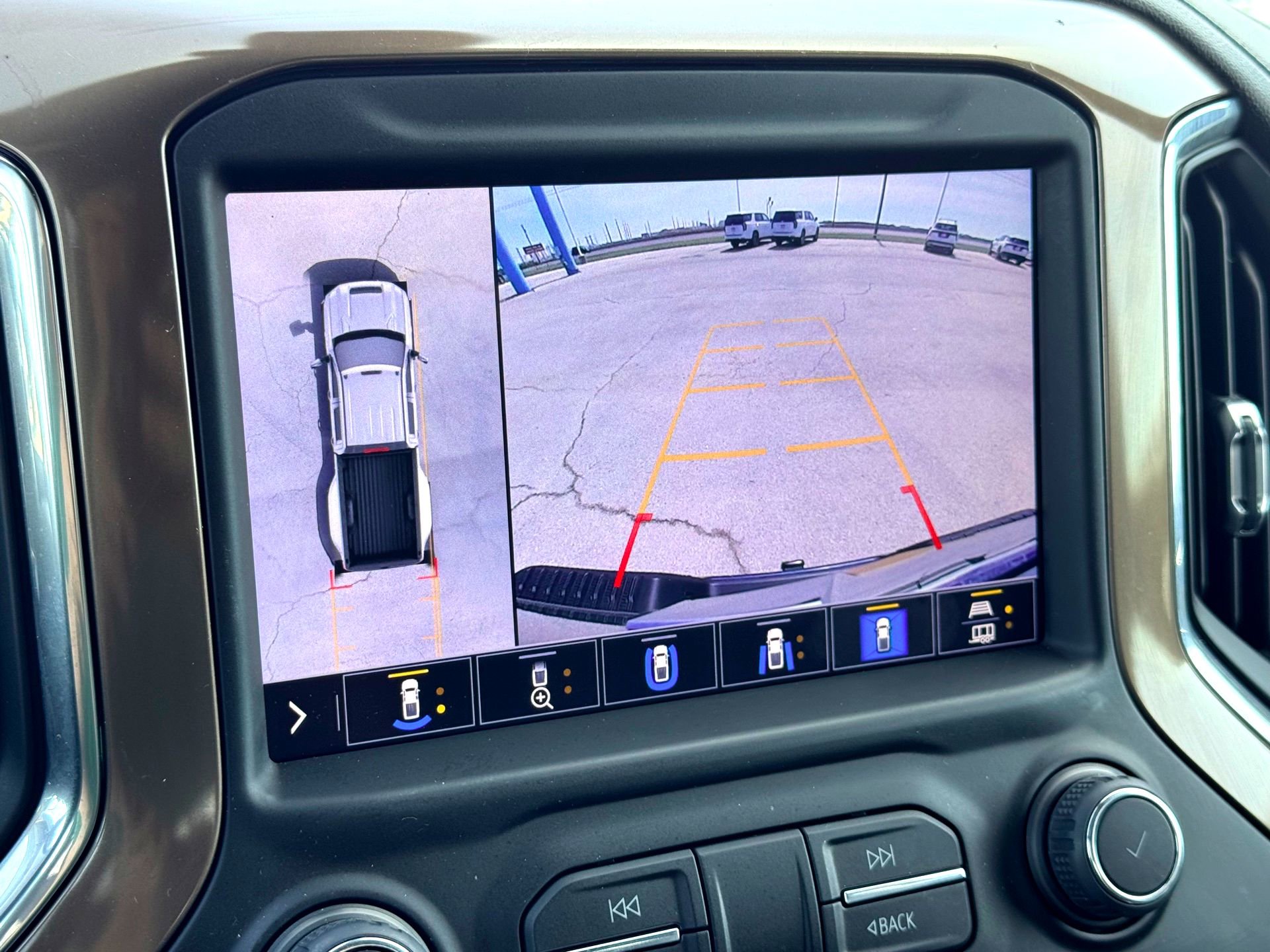 Used 2022 Chevrolet Silverado 3500 High Country w/ Technology Package image 32