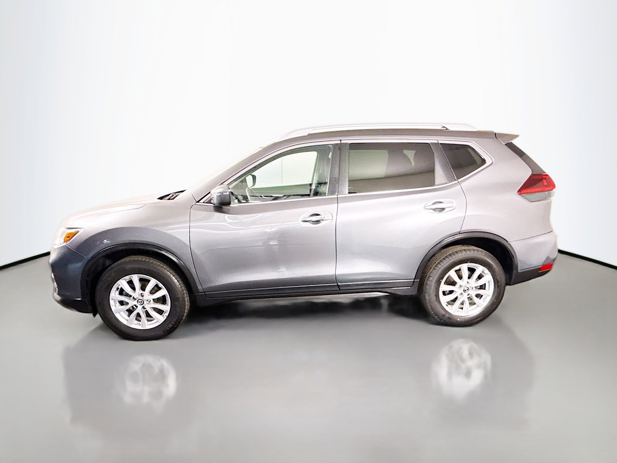 Used 2019 Nissan Rogue SV image 6