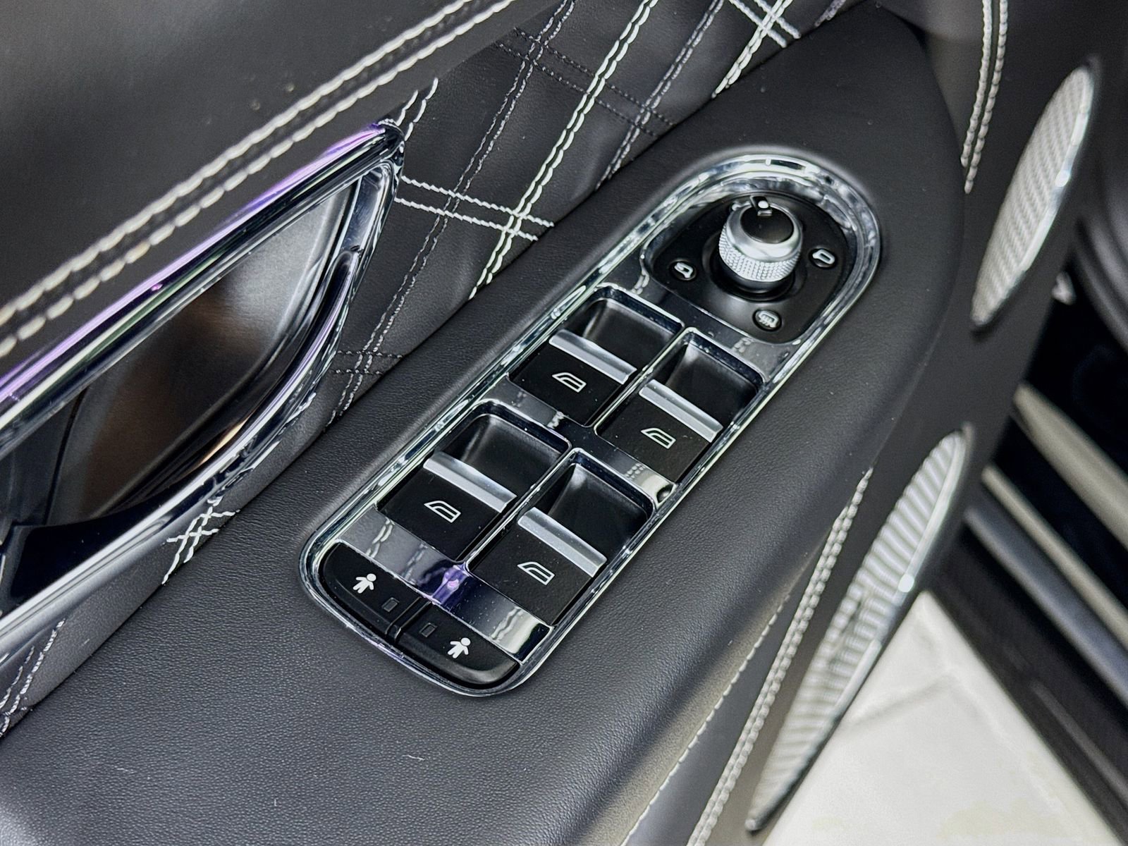 Used 2021 Bentley Bentayga AWD/4WD image 17