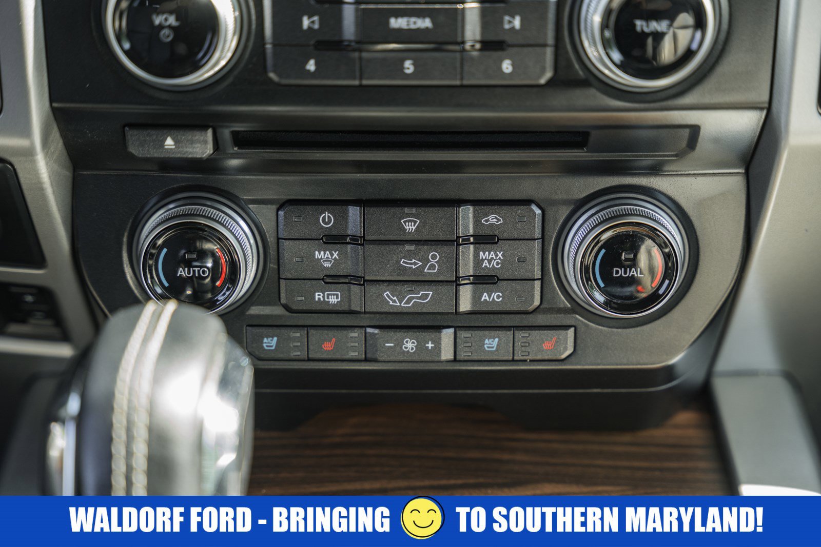 Used 2017 Ford F150 Lariat w/ Equipment Group 502A Luxury AWD/4WD image 29