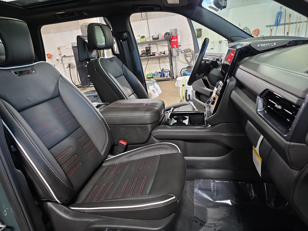 New 2026 GMC Yukon AT4 Ultimate AWD/4WD image 10