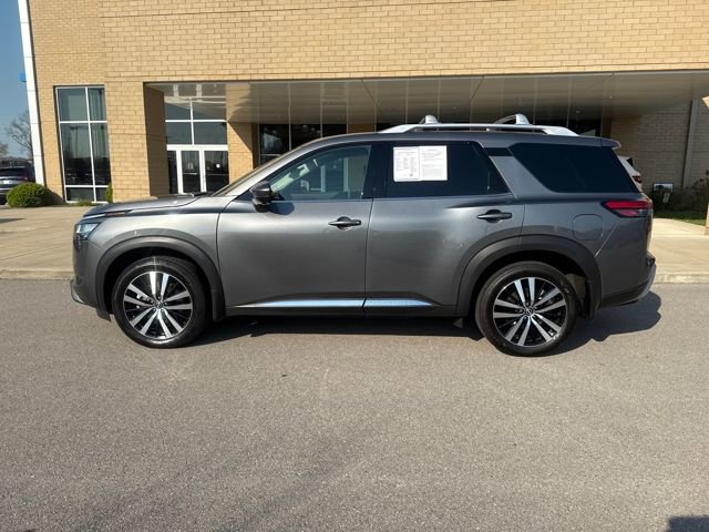 Used 2024 Nissan Pathfinder Platinum w/ Cargo Package