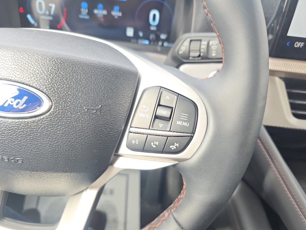 Used 2025 Ford Explorer Active AWD/4WD image 15