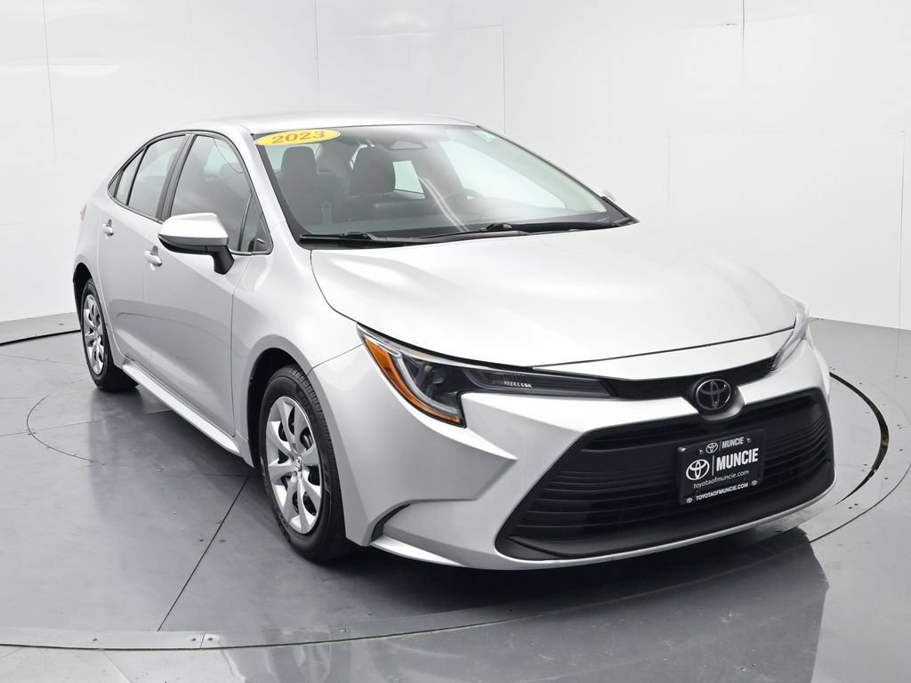 Used 2023 Toyota Corolla LE FWD image 2