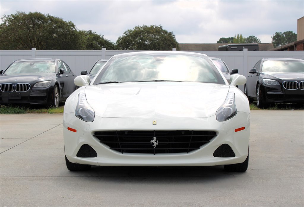 Used 2015 Ferrari California T RWD image 3