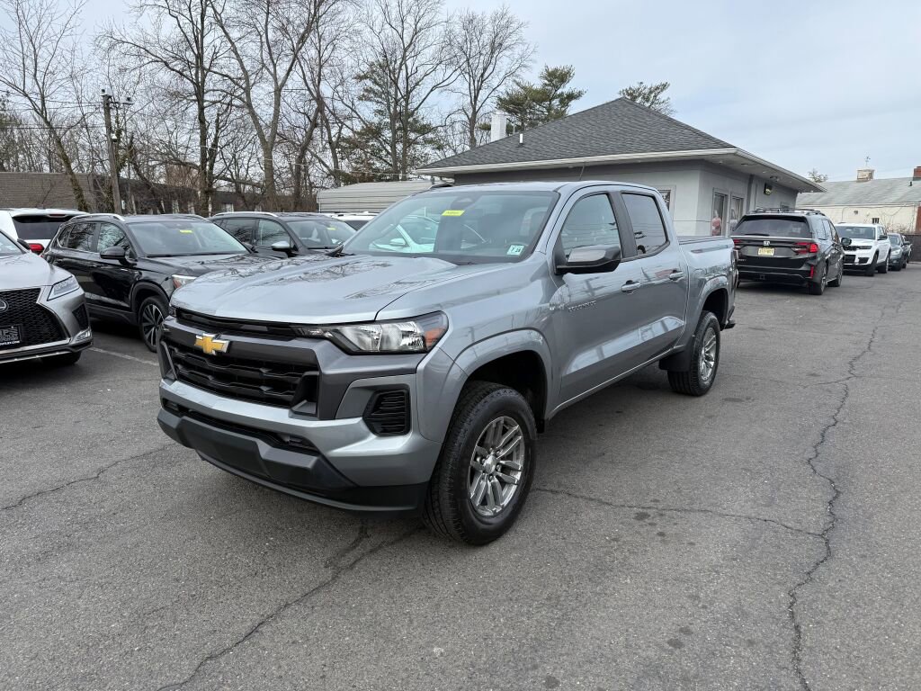 Used 2023 Chevrolet Colorado LT RWD image 3