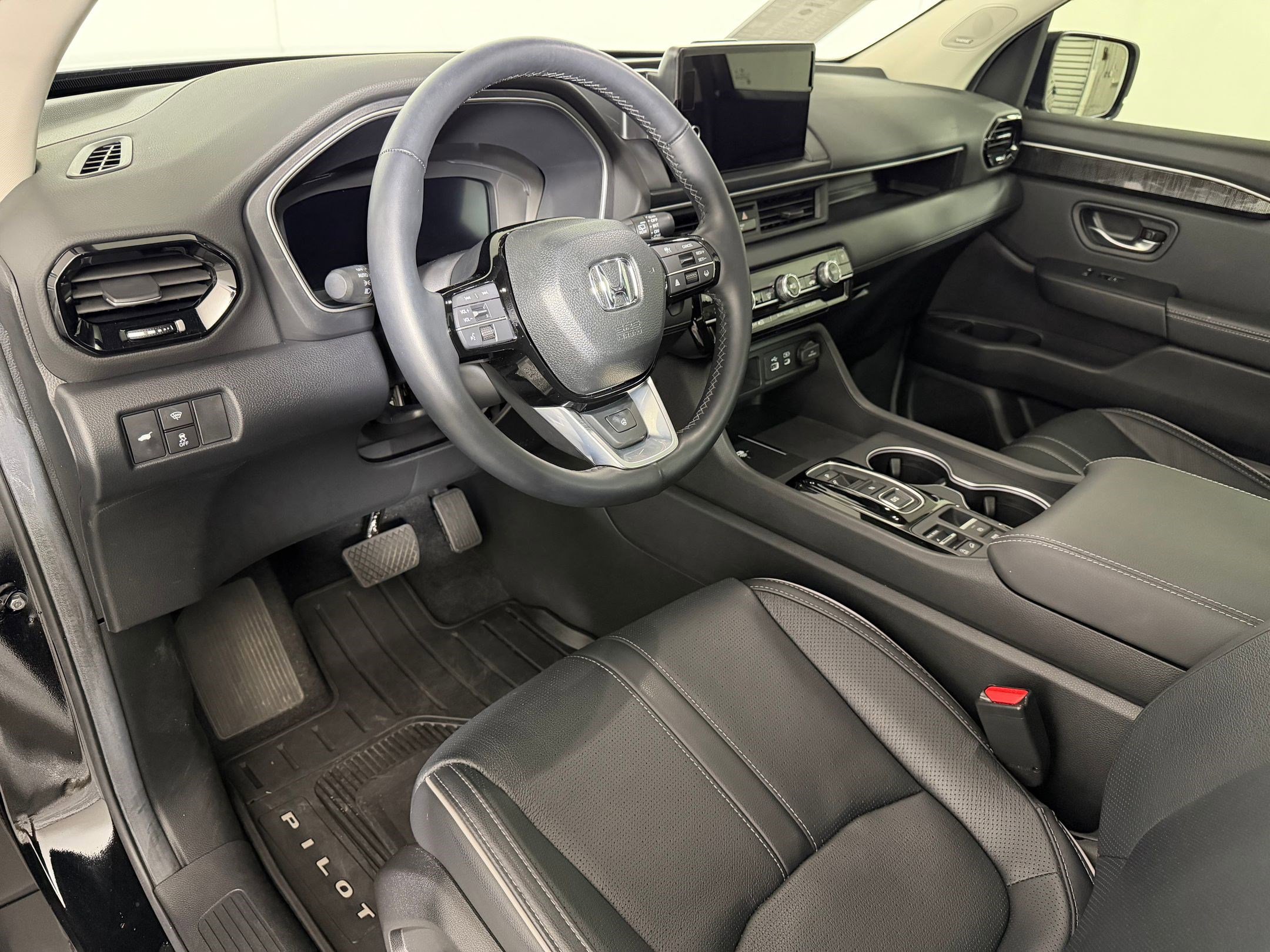 Certified 2025 Honda Pilot Elite image 3
