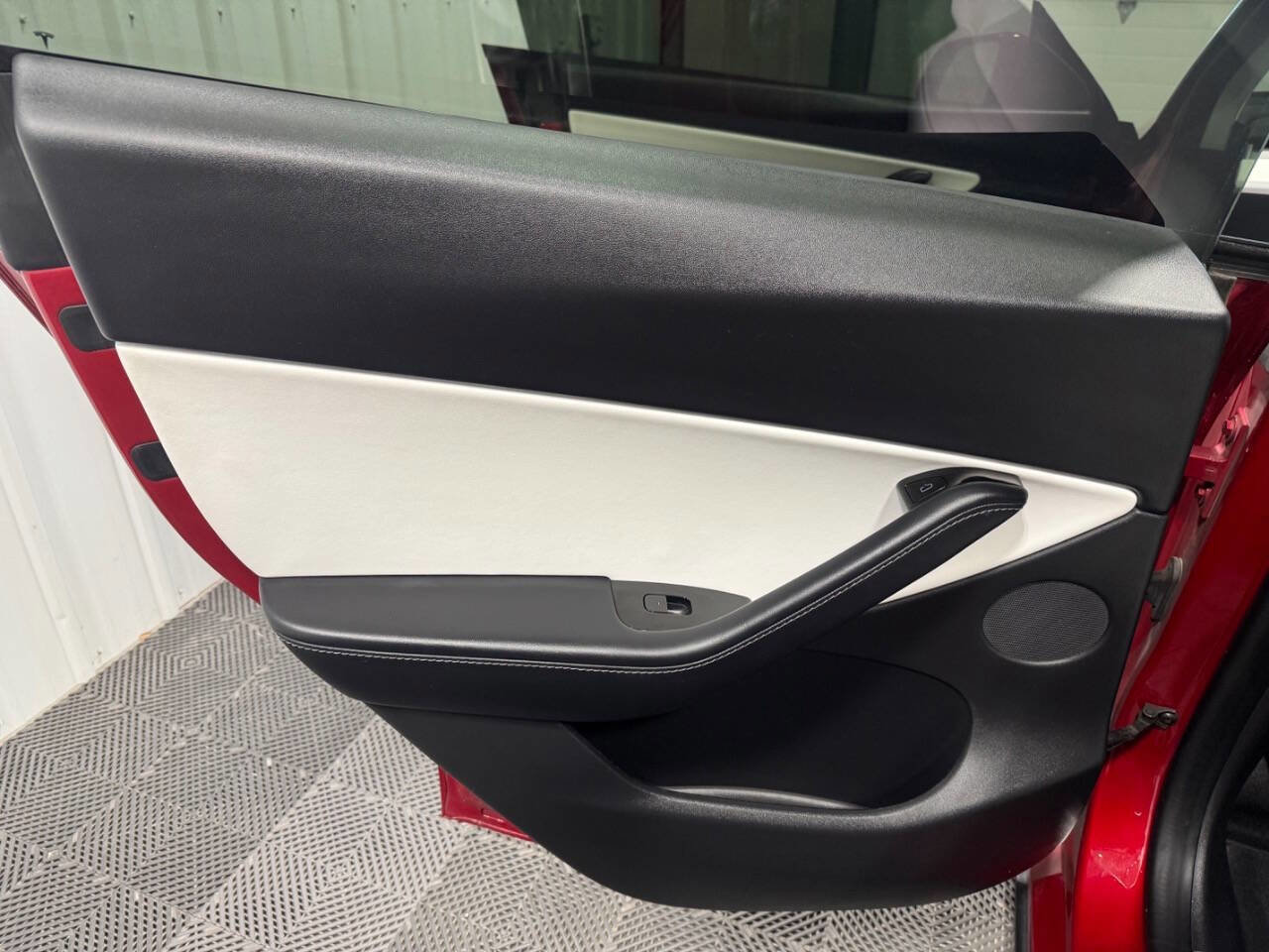 Used 2021 Tesla Model Y Long Range image 11