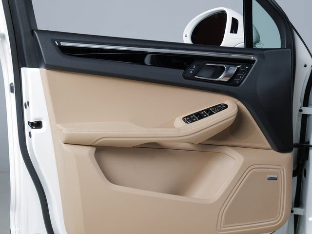 New 2025 Porsche Macan image 24