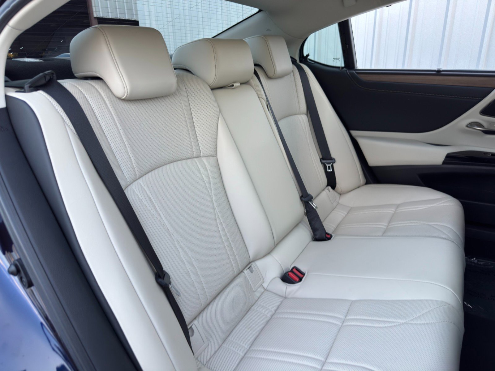 Used 2025 Lexus ES 350 Ultra Luxury w/ Accessory Package (Z1) image 45