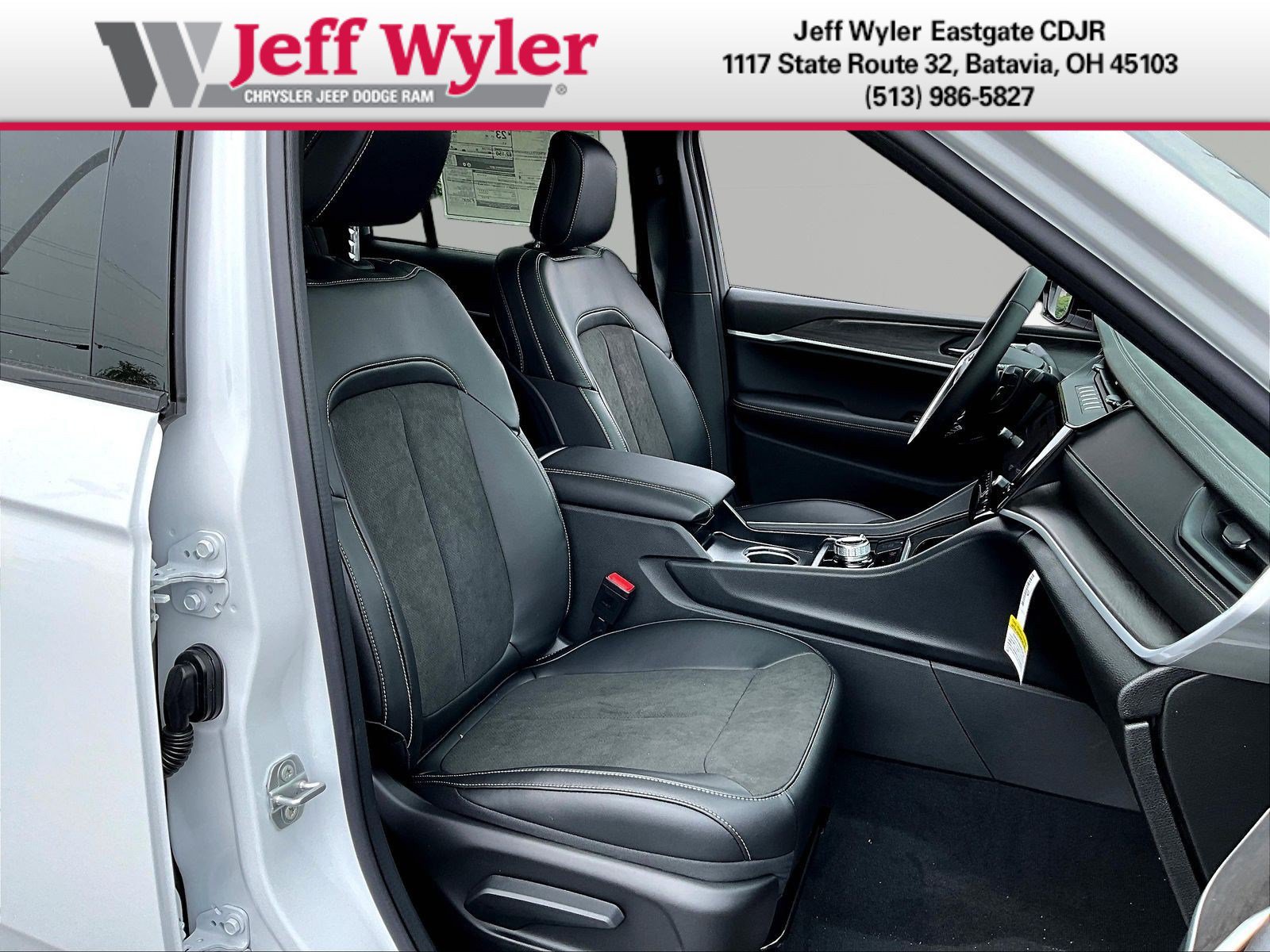 New 2026 Jeep Grand Cherokee Altitude AWD/4WD image 19