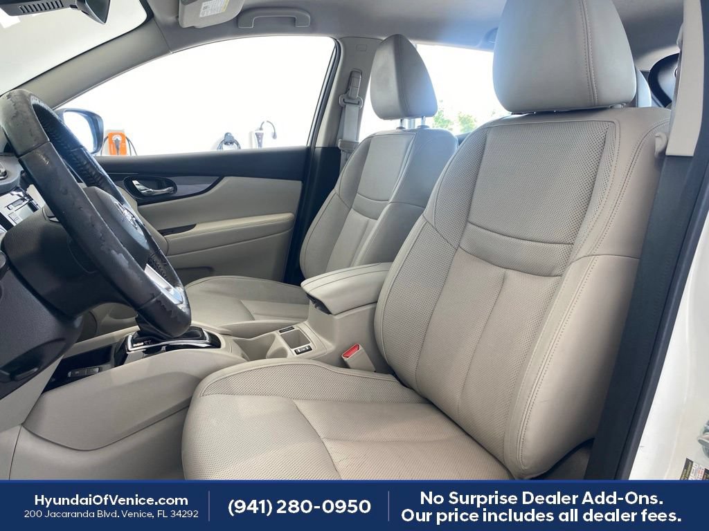 Used 2021 Nissan Rogue Sport SL FWD image 2