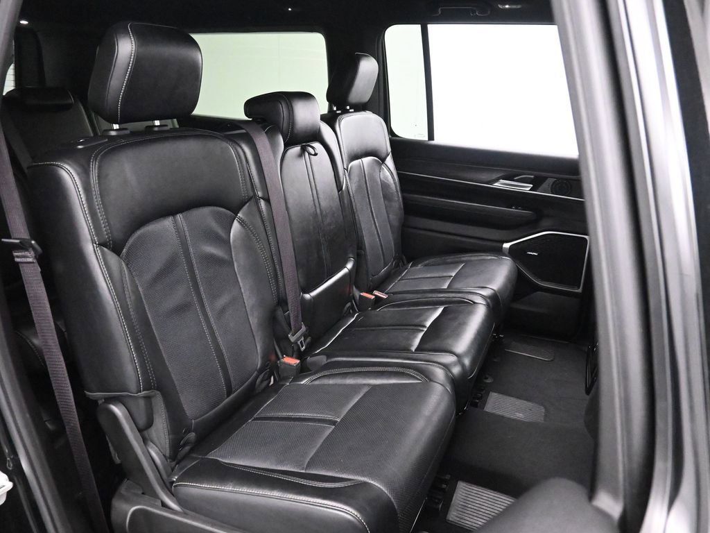 Used 2024 Jeep Wagoneer L Series II w/ Flexible Seating Group image 19