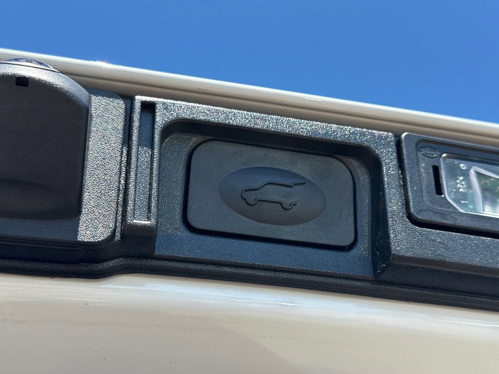 New 2027 VinFast VF 8 Eco AWD/4WD image 12