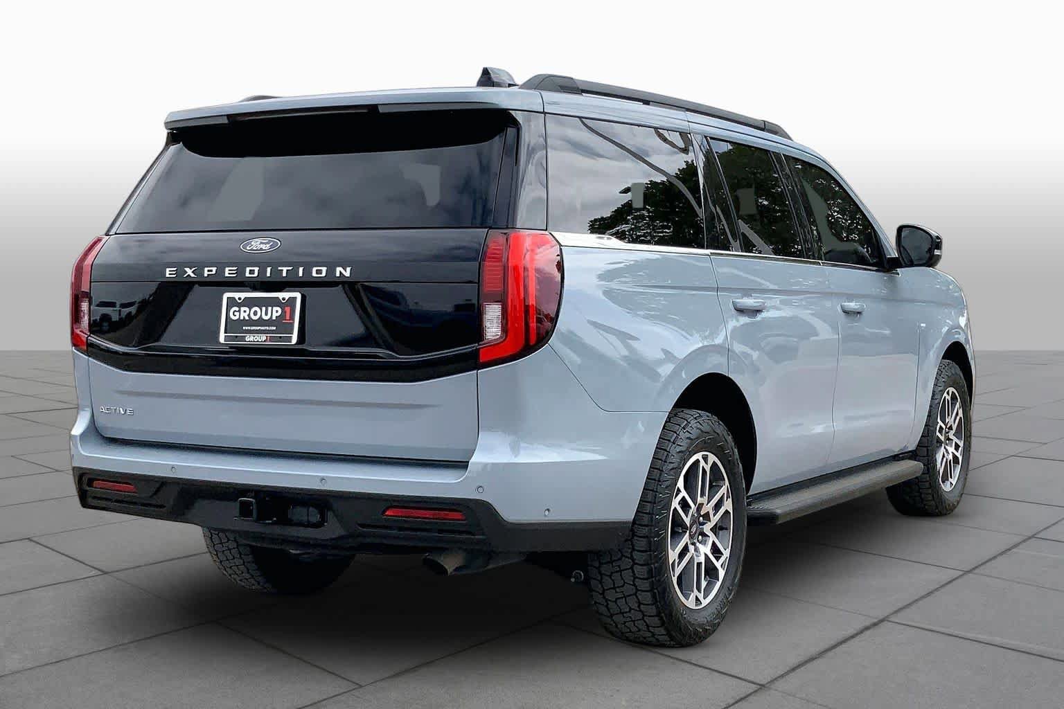Used 2025 Ford Expedition Active RWD image 13